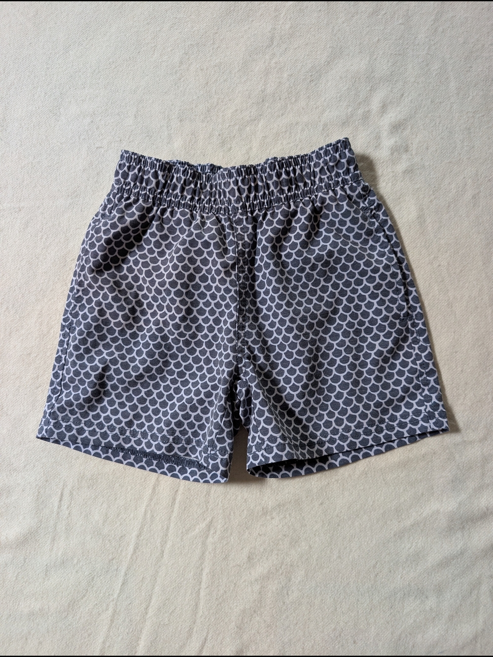 Faherty Gray and White Scallop-Print Elastic Waist Swim Shorts 4T
